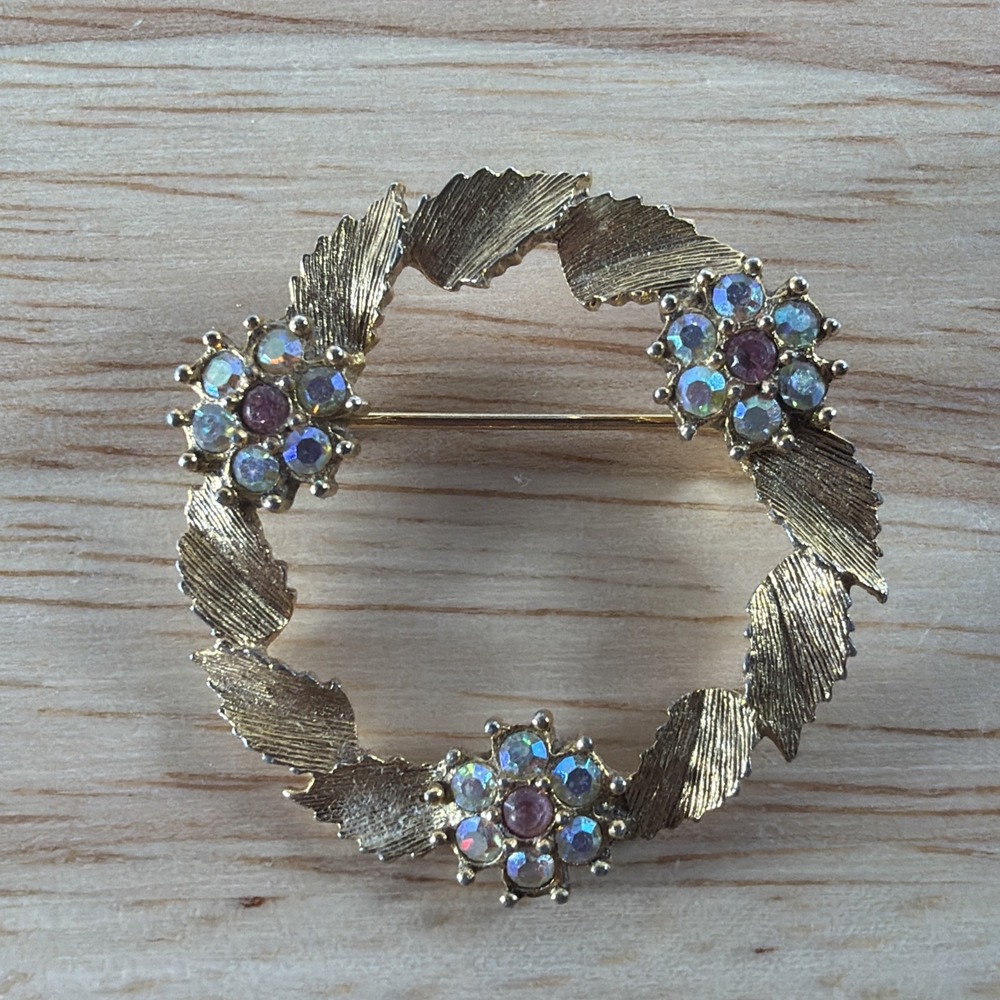 Beautiful Vintage Gold Tone Wreath Brooch: AB Rhinestones In Circle With Leaves